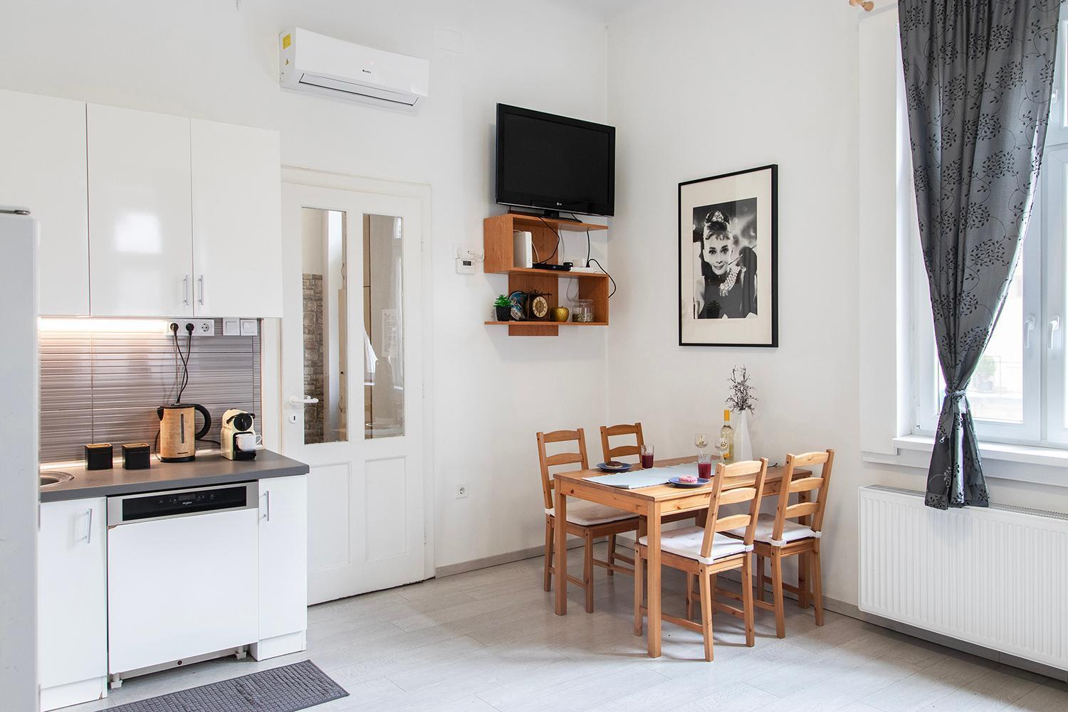 Dora Apartment Near Buda Castle With Parking! Budapest Luaran gambar